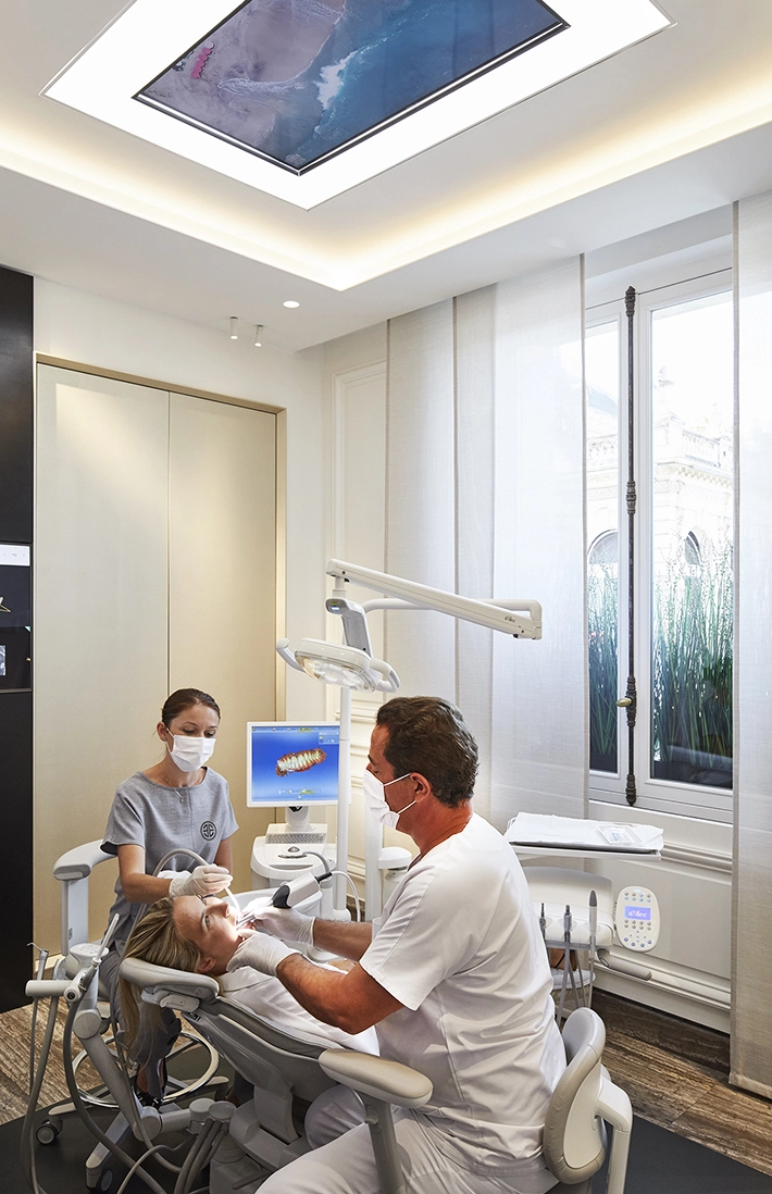 Entrance dental clinic Paris 16th