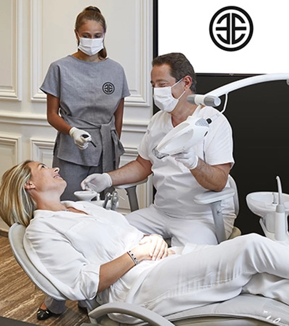 Causes d’un sourire gingival