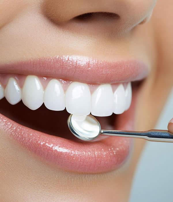 Les fausses dents des stars : les secrets, transformations et coulisses du sourire hollywoodien